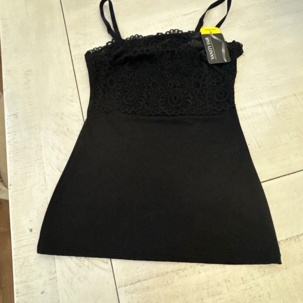 VANITY FAIR Lace Camisole Size M